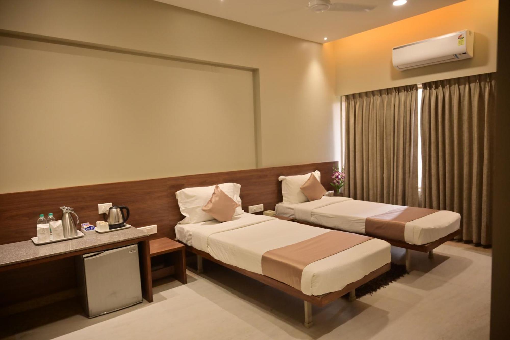 Hotel Ambience Excellency, Wakad, Pune Pimpri-Chinchwad Bagian luar foto