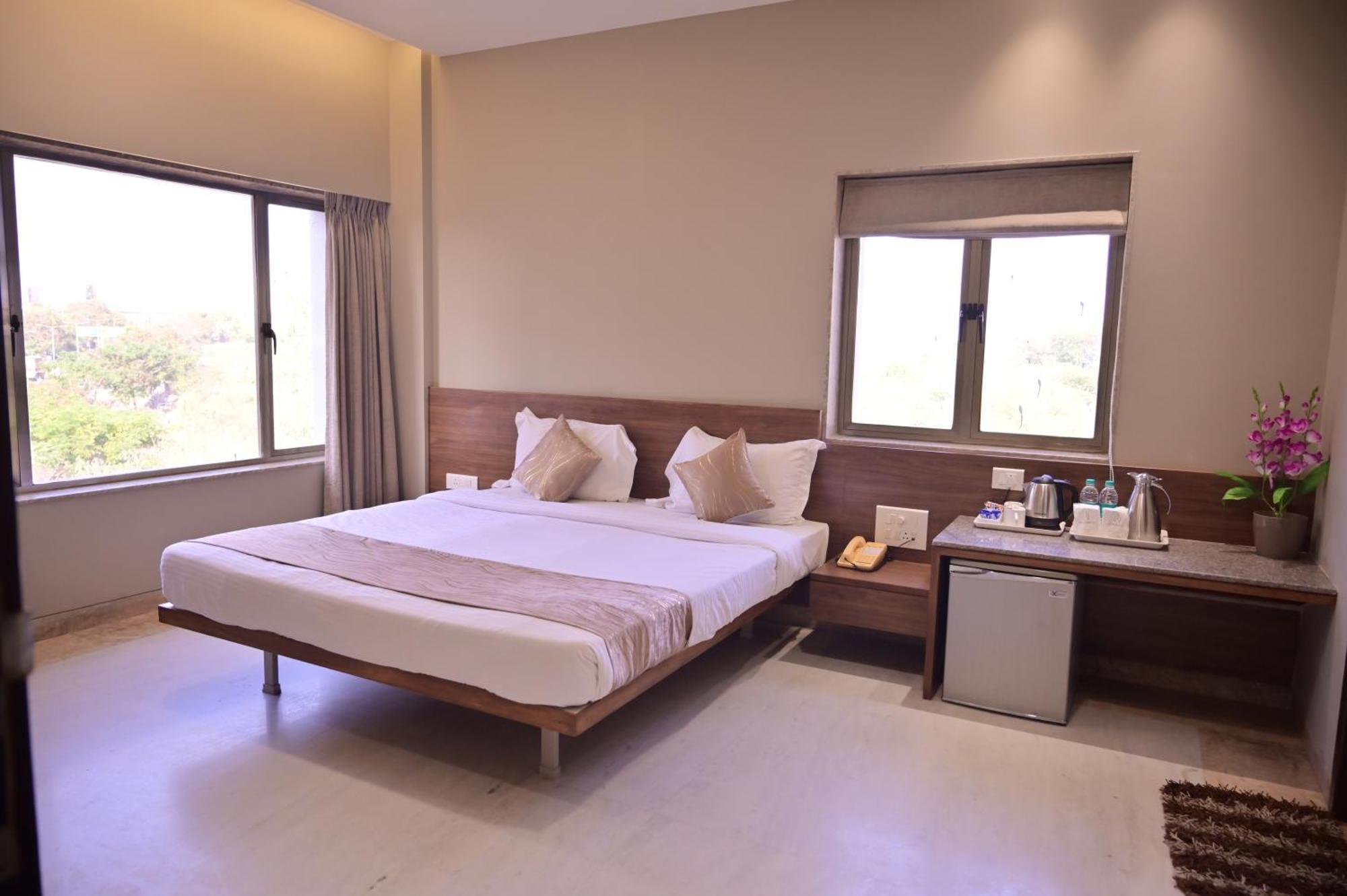 Hotel Ambience Excellency, Wakad, Pune Pimpri-Chinchwad Bagian luar foto