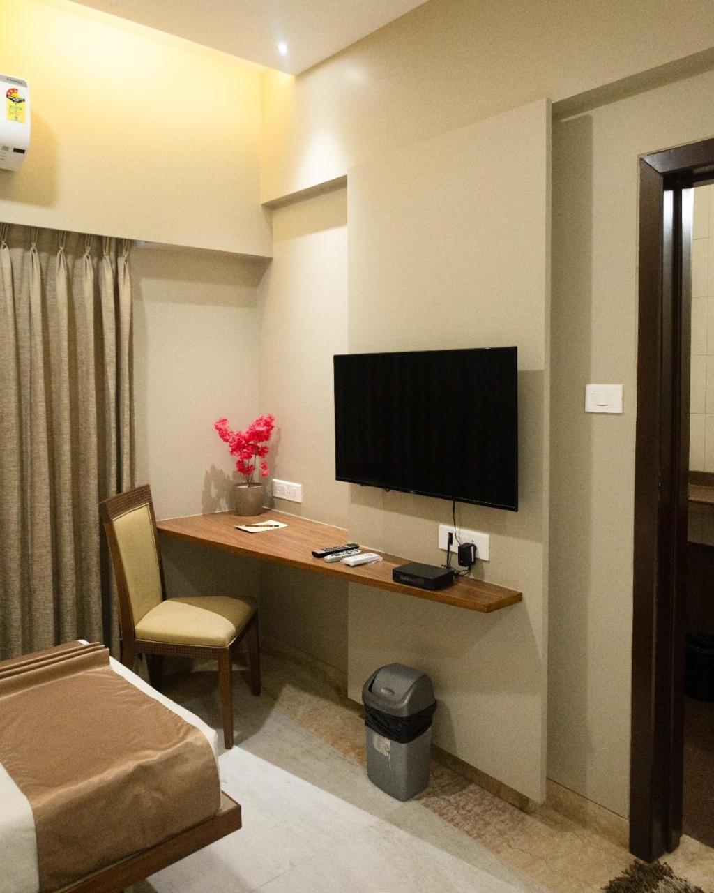 Hotel Ambience Excellency, Wakad, Pune Pimpri-Chinchwad Bagian luar foto