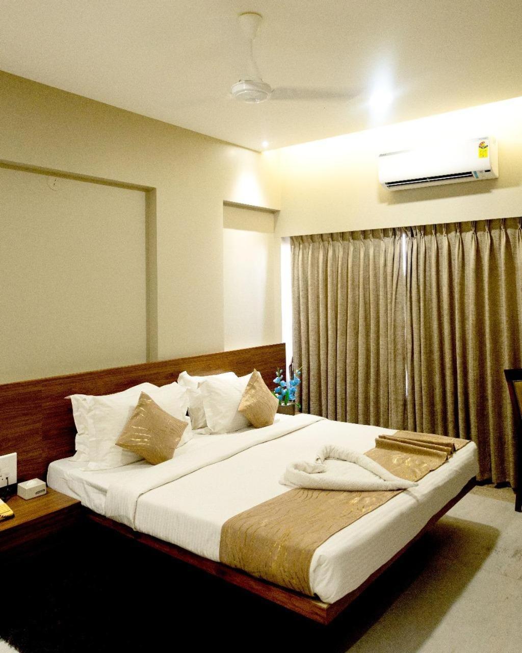 Hotel Ambience Excellency, Wakad, Pune Pimpri-Chinchwad Bagian luar foto