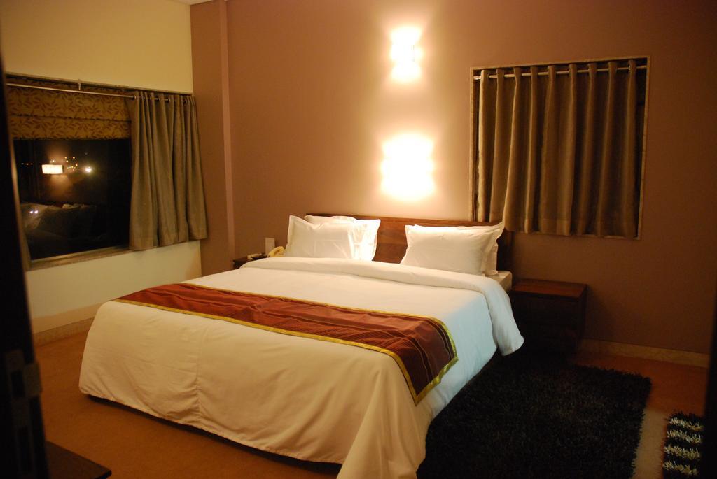 Hotel Ambience Excellency, Wakad, Pune Pimpri-Chinchwad Ruang foto